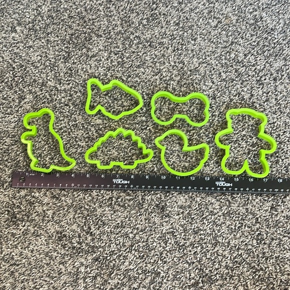 Animal cookie cutters or playdoh cutters dinosaurs bear fish duck and bone - Picture 8 of 9